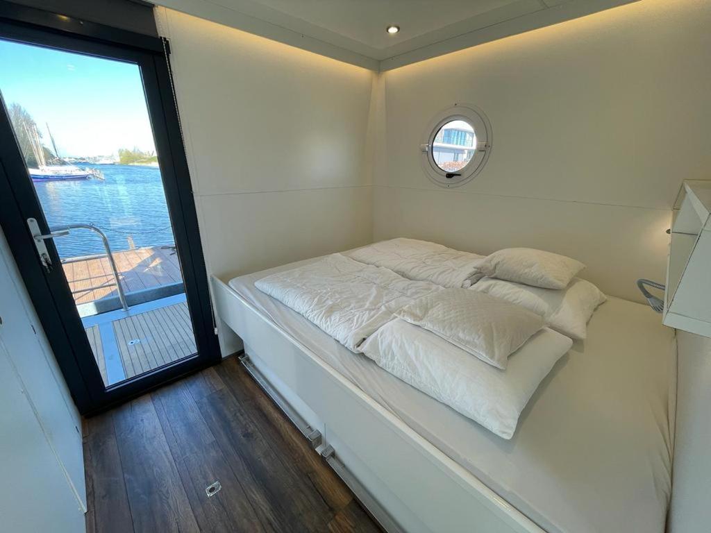 Houseboat Kamperland Hotell Exteriör bild