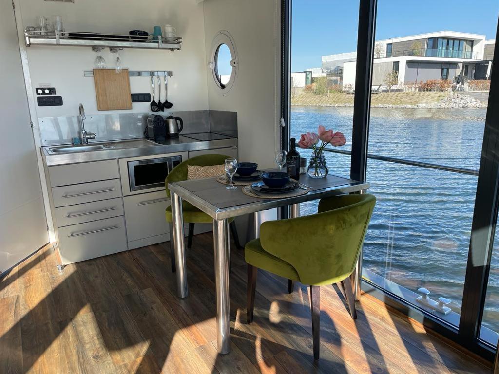Houseboat Kamperland Hotell Exteriör bild