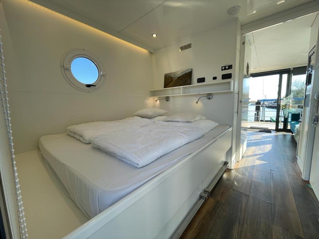 Houseboat Kamperland Hotell Exteriör bild